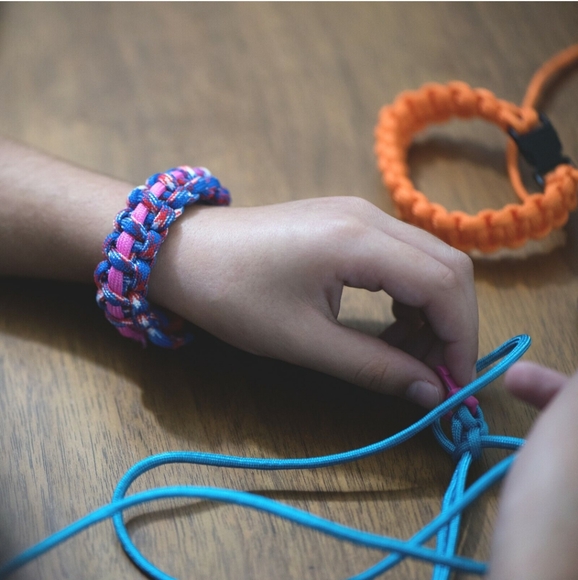 Paracord Bracelet Making Set DIY Kids Bracelets Craft Kit - Picture 7 of 12